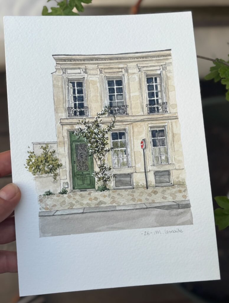 Aquarelle d’une façade de maison de ville aux fenêtres à petits carreaux